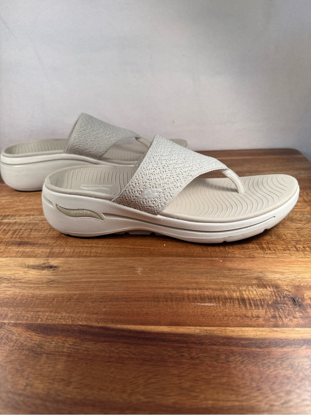 Sketchers Go Walk Arch Fit Knit Sandals, Cream Size 9 - Picture 7 of 11
